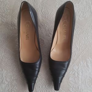 CHANEL Navy Blue CC Heels EU 38 1/2. US 8.5
